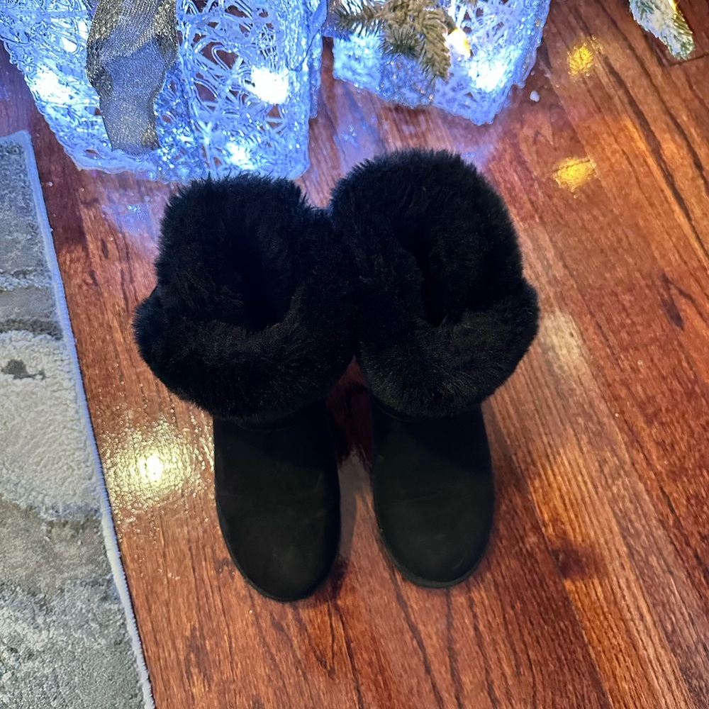 Juicy Couture Black Winter Boots with Fur Trim